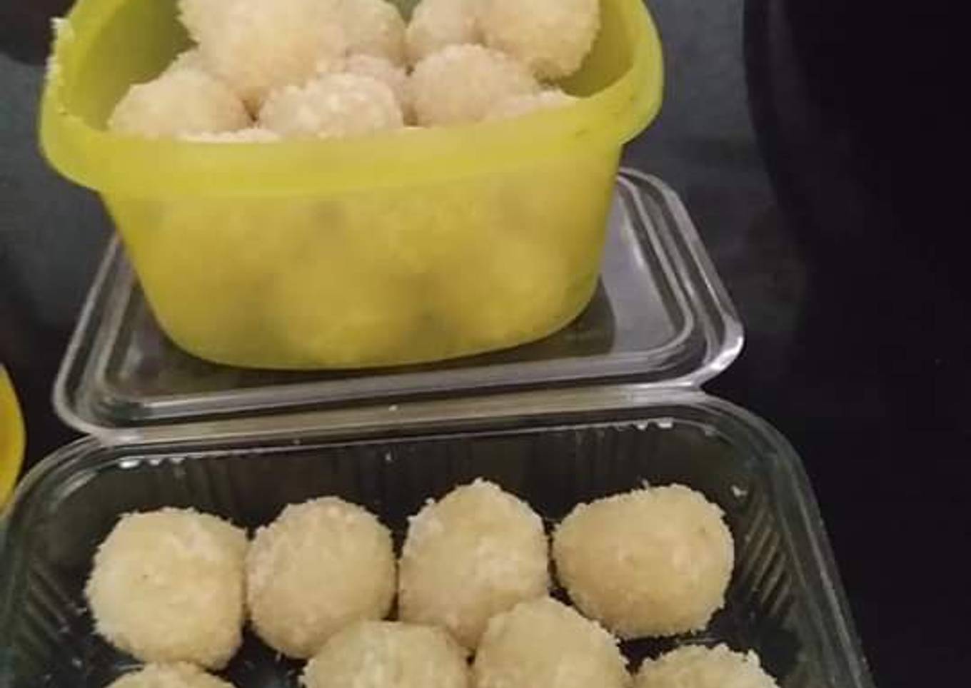 Coconut laddu