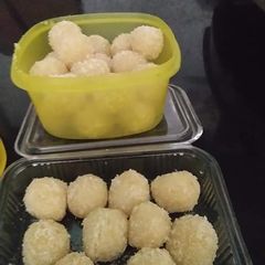 A picture of Coconut laddu.