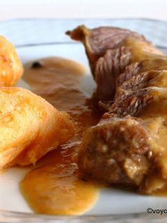 Una foto de Carrillera  de cerdo guisada con quenelle de patata