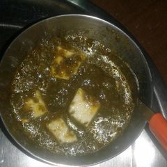 A picture of Palak paneer.