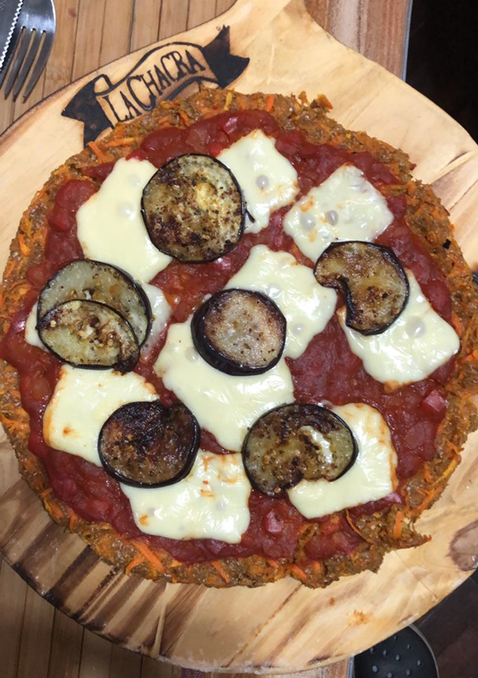 Una foto de 🍕Pizza con base de zanahoria🥕 ❤️🧡
