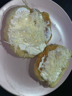 Lángos zsírban sütve recept fotója