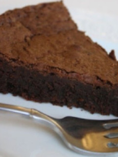Una foto de Deliciosa torta de chocolate ¡sin azúcar ni leche ni harinas!