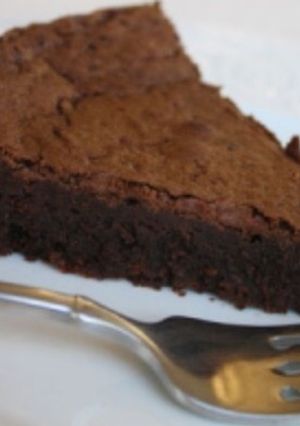 Una foto de Deliciosa torta de chocolate ¡sin azúcar ni leche ni harinas!