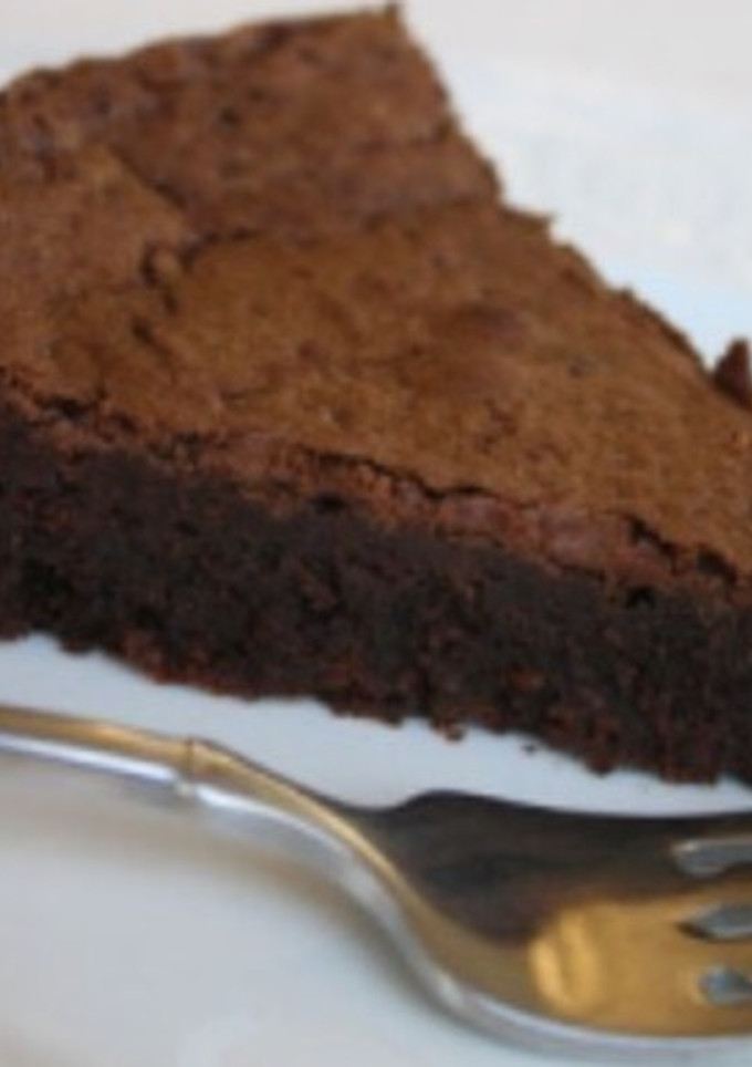 Una foto de Deliciosa torta de chocolate ¡sin azúcar ni leche ni harinas!