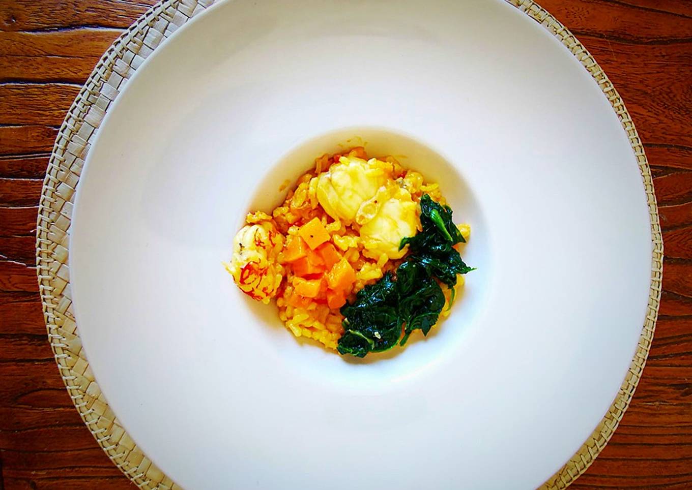 Arroz con rape y gambones, calabaza y espinacas