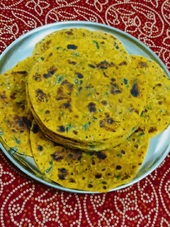 મેથી ના થેપલા (Methi Thepla Recipe In Gujarati) રેસીપી મુખ્ય ફોટો