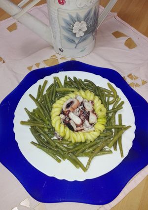 Foto di Profumo di mare con fagiolini, polpo e cuore di zucchine marinate