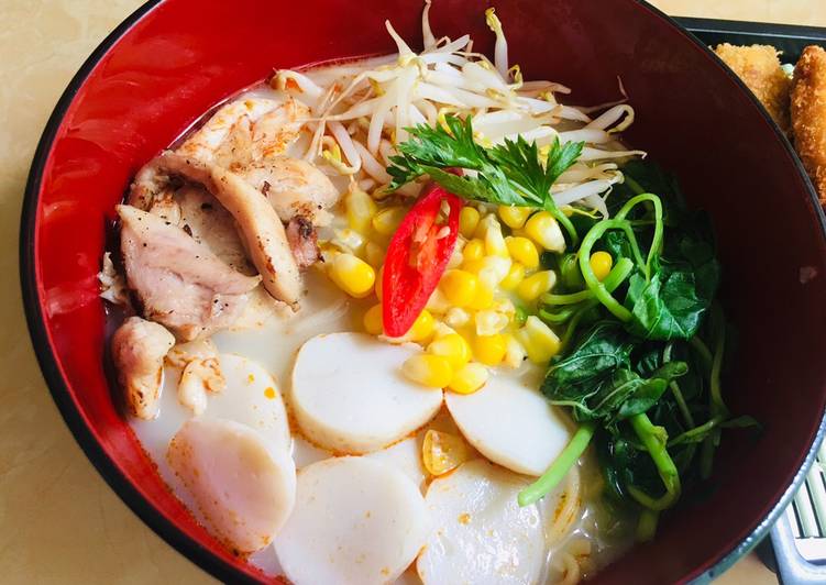 Ramen kaldu ayam jepang