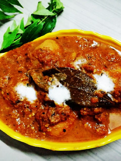 कश्मीरी दम आलू (Kashmiri Dum aloo recipe in Hindi) रेसिपी मुख्य फोटो