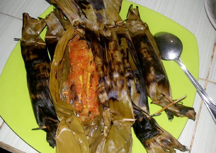 Bahan Menyiapkan Pepes pindang pencit bakar, Enak