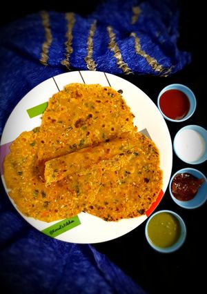 વેજ.પનીર થેપલા (Veg. Paneer Thepla Recipe In Gujarati) રેસીપી મુખ્ય ફોટો