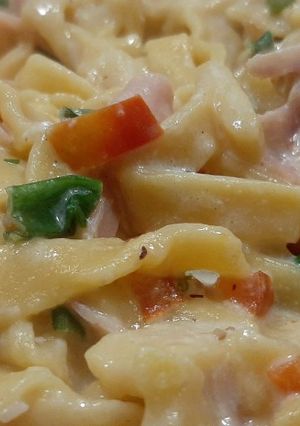 Una foto de Tallarines de calabaza con queso crema, verdeo y jamón cocido
