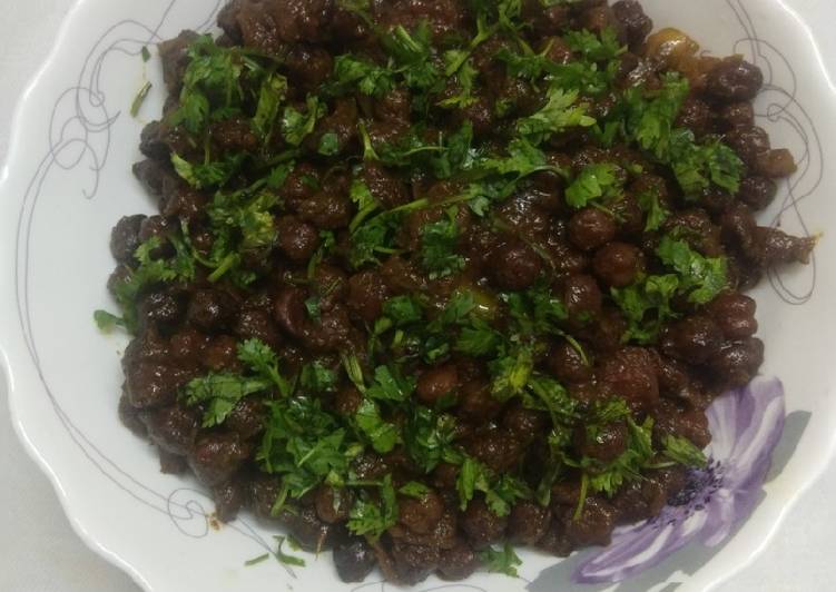 How to Make Quick Kale Chane (black chickpeas)