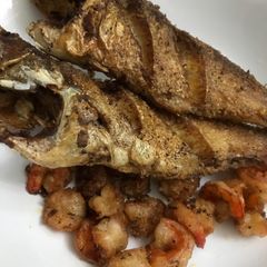 A picture of Seasoned fried fish and prawns.