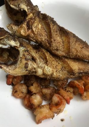 A picture of Seasoned fried fish and prawns.
