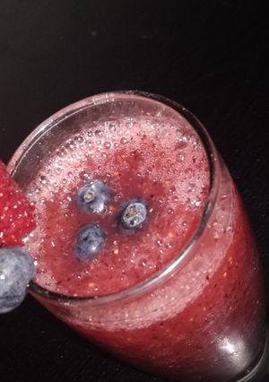 Una foto de Licuado de fruta con vodka🍓