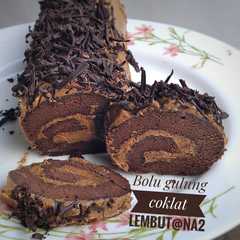 รูปของ Bolu Gulung Cokelat Lembut