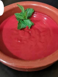 Una foto de Salmorejo de remolacha