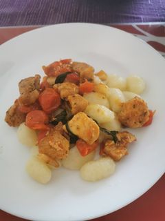 Bazsalikomos paradicsomos gnocchi recept fotója