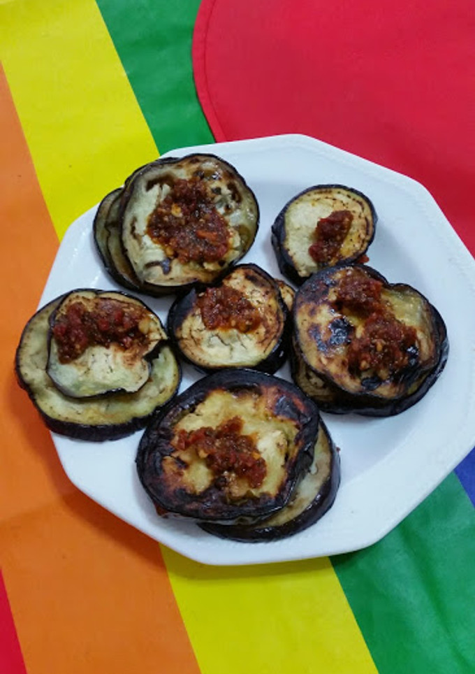 Una foto de Berenjenas a la plancha con pesto