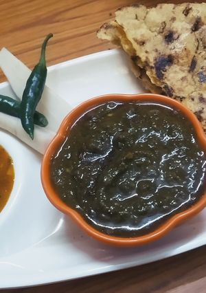 A picture of Sarso da saag te makke Di roti with tomato chutney.