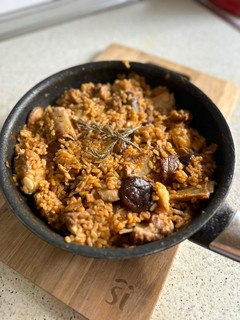 Una foto de Arroz de castañas, setas y costilla