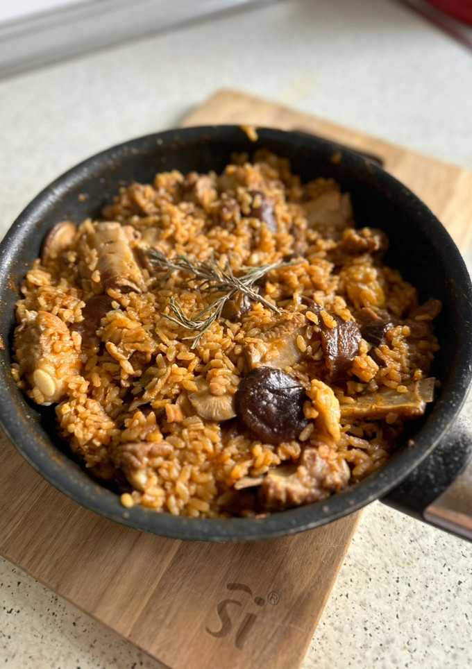 Una foto de Arroz de castañas, setas y costilla
