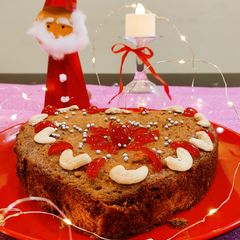 A picture of X-mas Plum Cake.