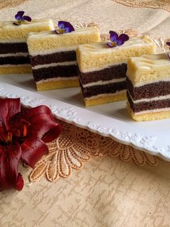 Tejfölös krémes piskóta szelet recept fotója