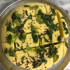 A picture of Besan ka dhokla.