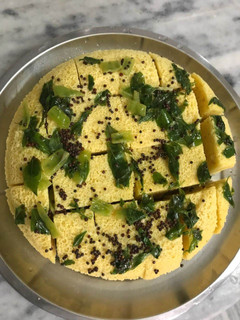 A picture of Besan ka dhokla.