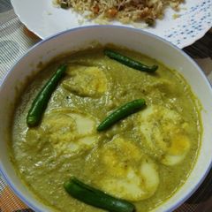 A picture of Egg malai curry.