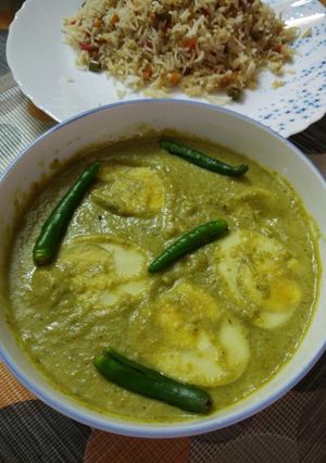 A picture of Egg malai curry.