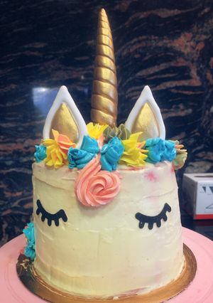 Una foto de Pastel arco iris unicornio