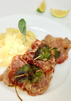 Saltimbocca alla romana – borjúszelet zsályával, pármai sonkával recept fotója