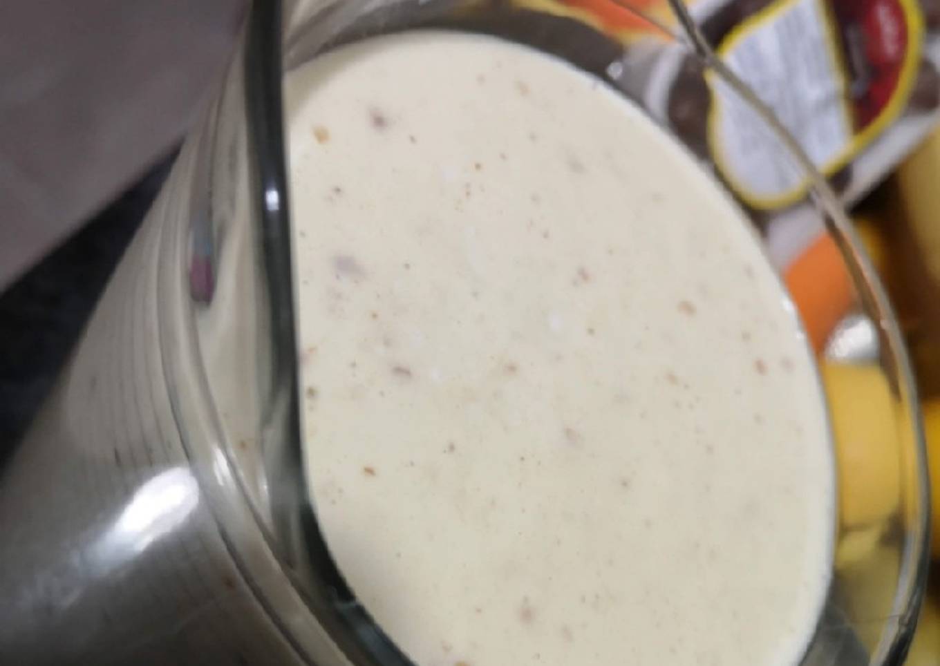 Batido de plátano, aguacate y dátiles