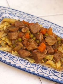 Una foto de Carne en salsa con verduras 🍅