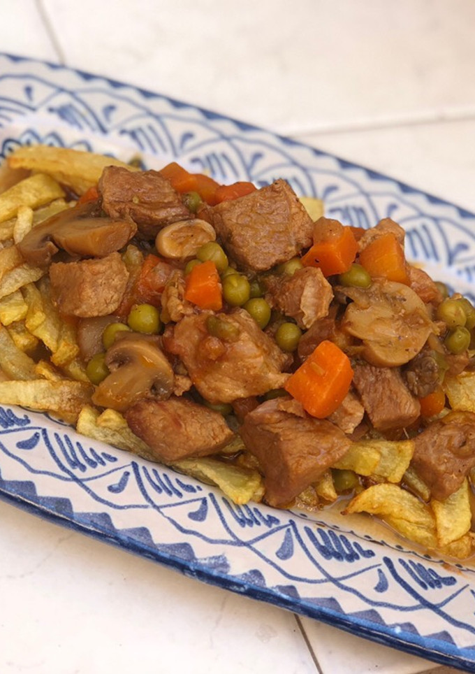 Una foto de Carne en salsa con verduras 🍅