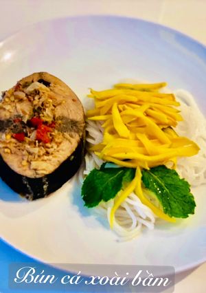 Hình của món Bún cá xoài bằm.