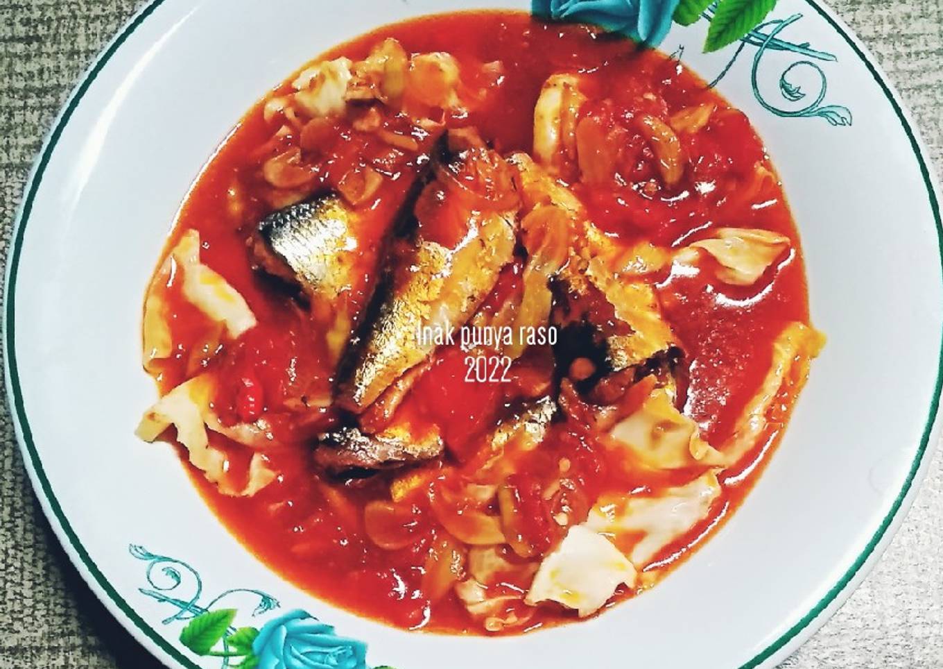 Sarden Kuah Merah dan Sayur Bumbu Iris