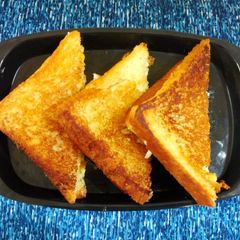 A picture of Vegetable malai paneer sandwich.