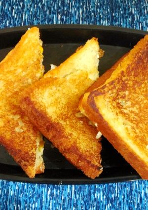 A picture of Vegetable malai paneer sandwich.