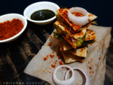वडापाव केसाडिला (vadapav quesadilla recipe in marathi)