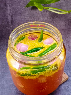 सिंधी प्याज़ का अचार (sindhi pyaz ka achar recipe in Hindi) रेसिपी मुख्य फोटो