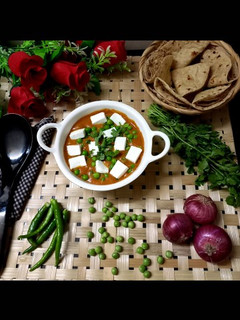 A picture of Matar paneer.