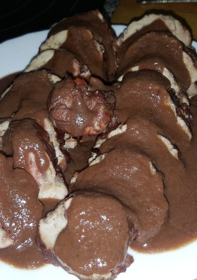 Una foto de Solomillo relleno con bacon cebolla pimiento y dátiles