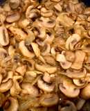 Champiñones con cebolla