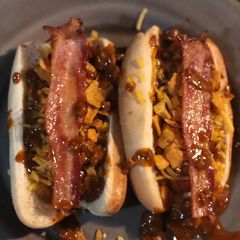 A picture of Super Easy Chili Dogs.