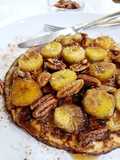 Panquecas de manzana con plátanos y nueces pecanas
